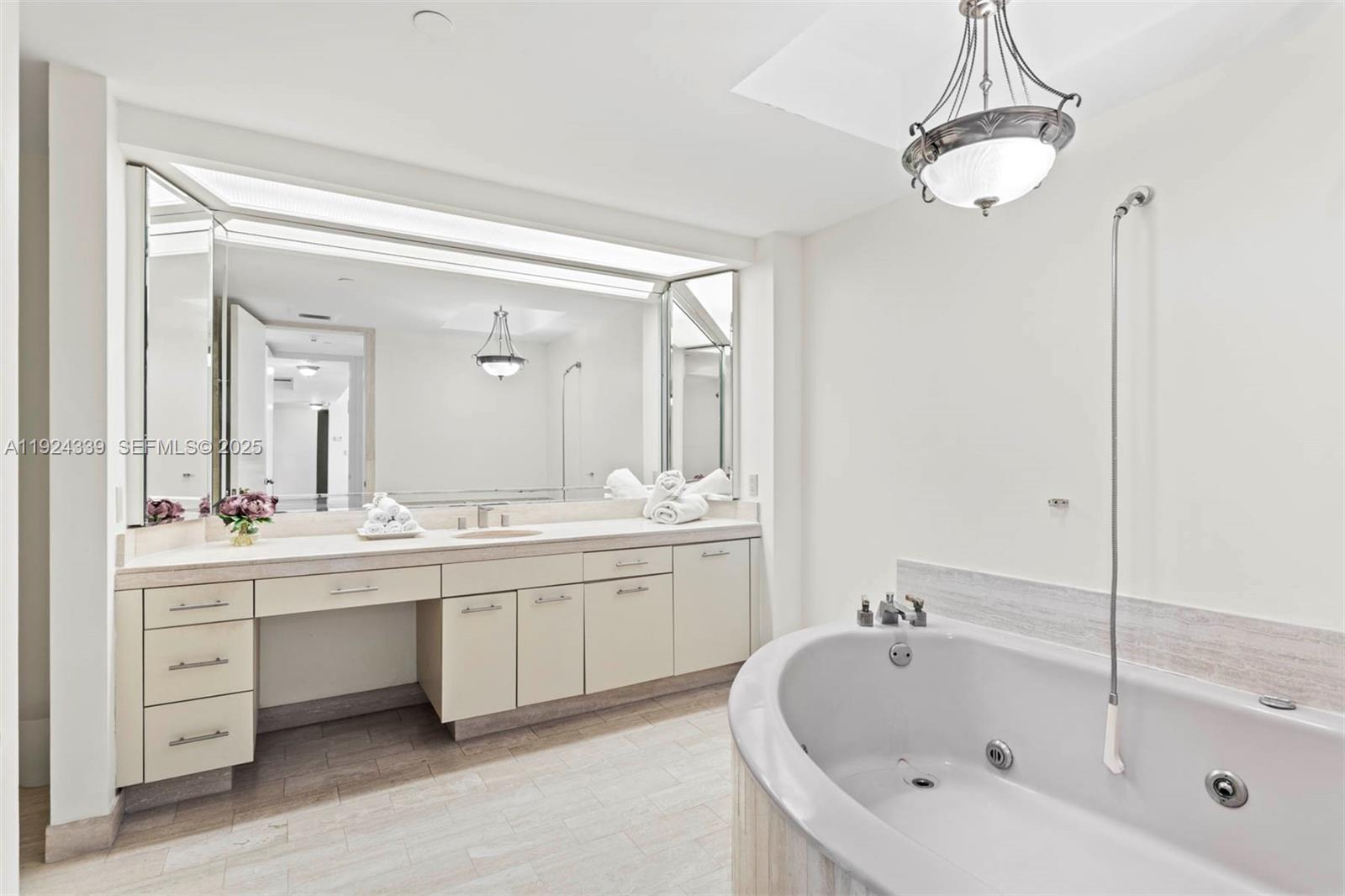 MARINA TOWER CONDO - Residential