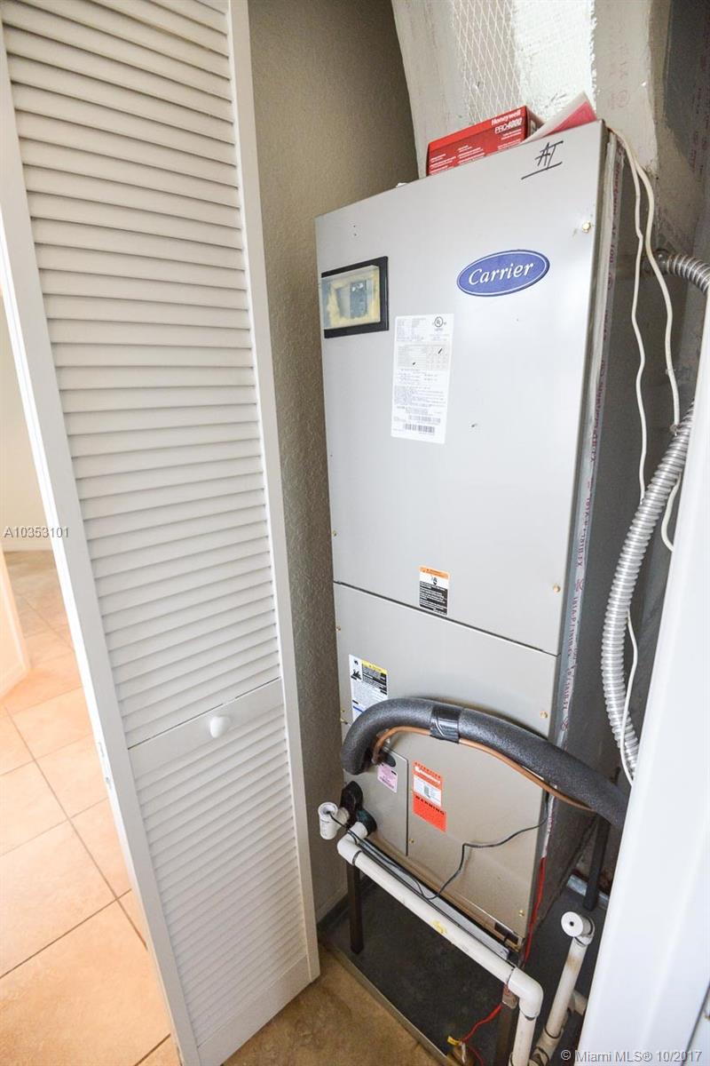 OAK LANDING TOWNHOMES - Residential Lease