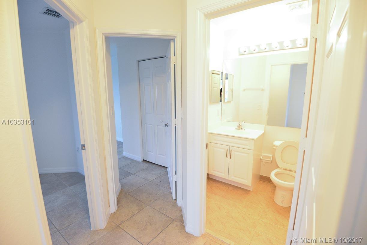 OAK LANDING TOWNHOMES - Residential Lease