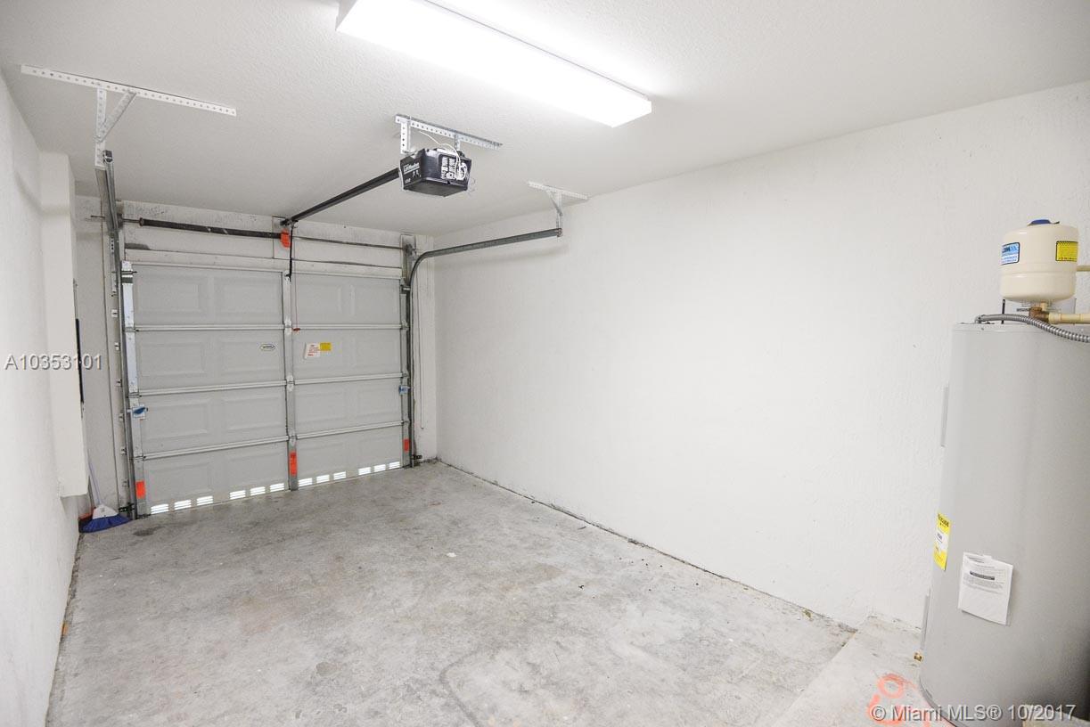 OAK LANDING TOWNHOMES - Residential Lease