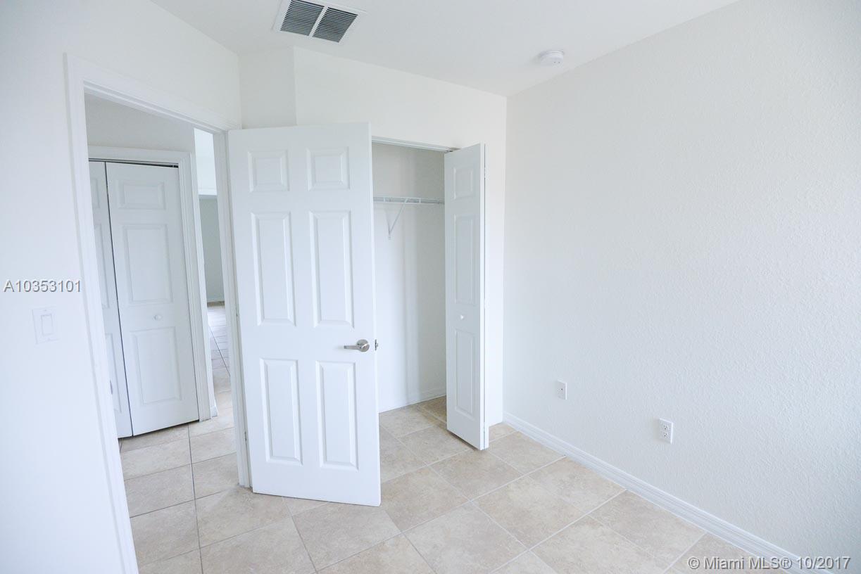 OAK LANDING TOWNHOMES - Residential Lease