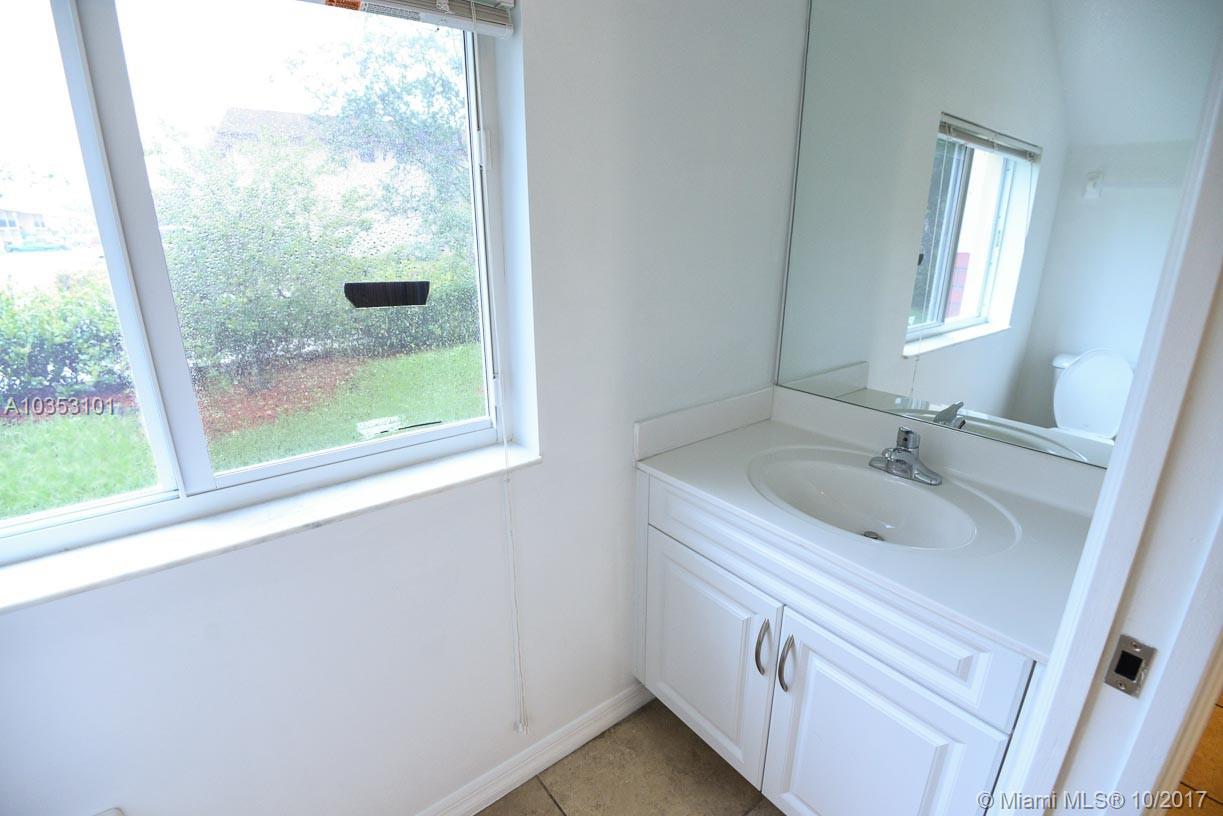 OAK LANDING TOWNHOMES - Residential Lease