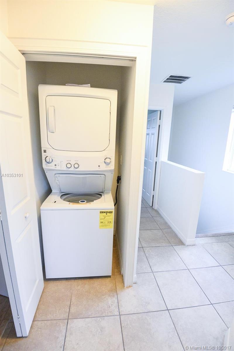 OAK LANDING TOWNHOMES - Residential Lease