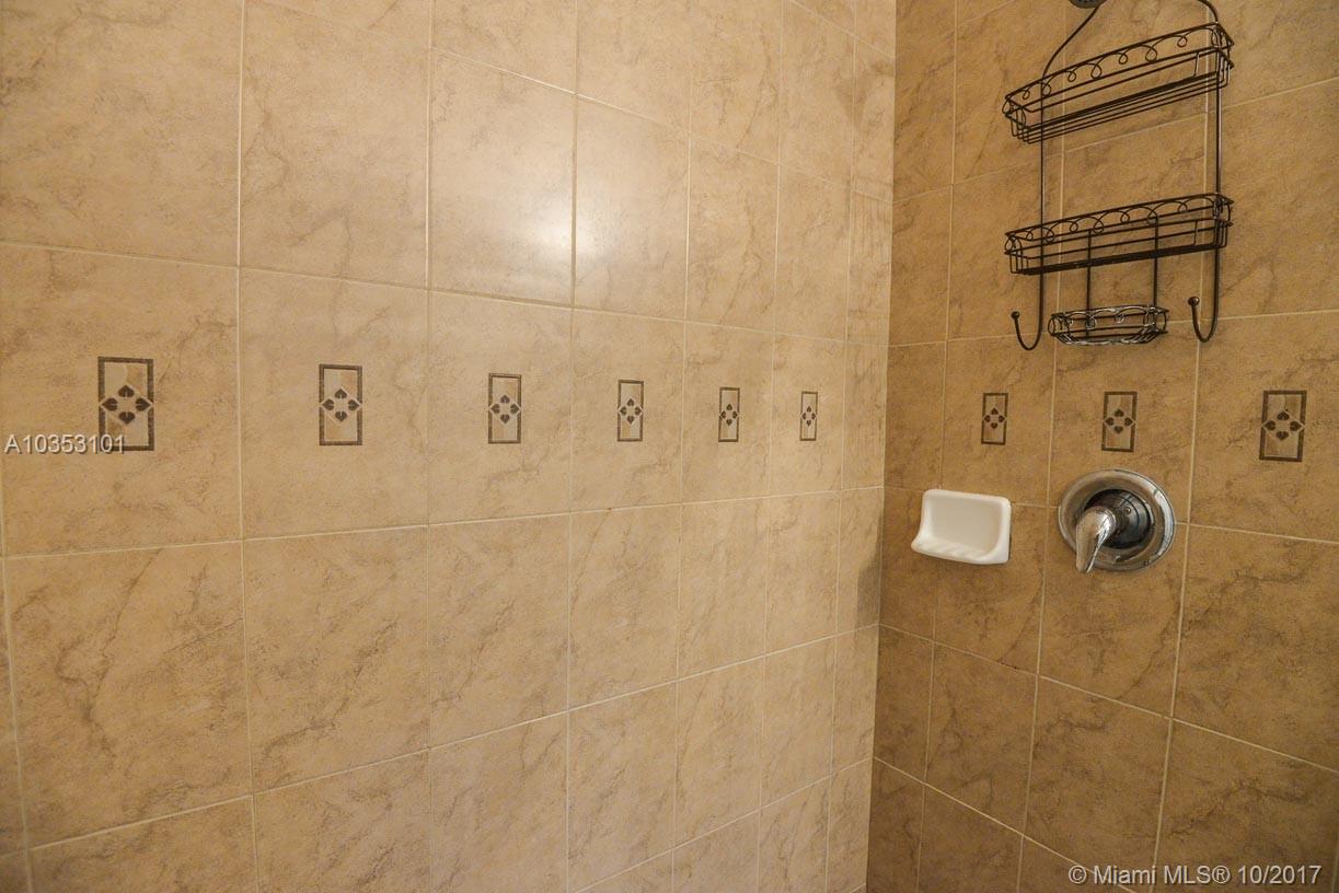 OAK LANDING TOWNHOMES - Residential Lease