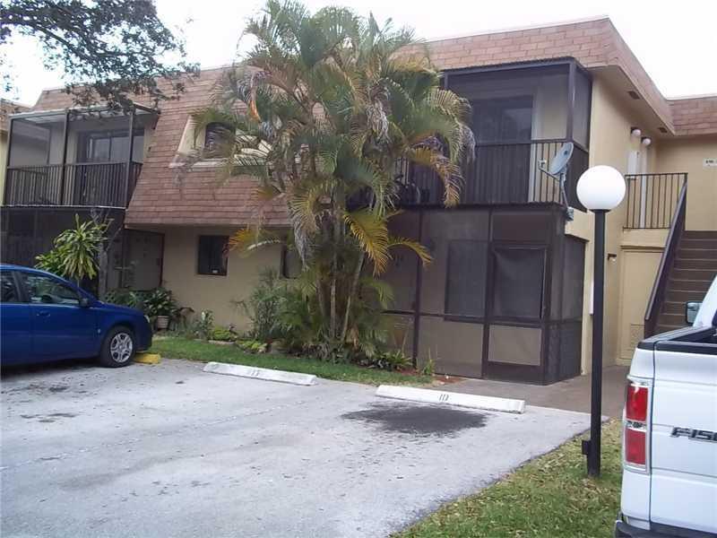 GREAT LOCATION, TENANT OCUPIED AND PAYS 900 PER MONTH. CLEAN PROPERTY, DON'T DISTURB THE TENANT, PLEASE CALL LISTING AGENT 24 HOURS IN ADVANCE.WASHER AND DRYER INSIDE THE UNIT.
