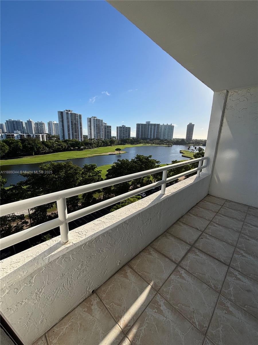 DELVISTA TOWERS CONDO TOW - Residential
