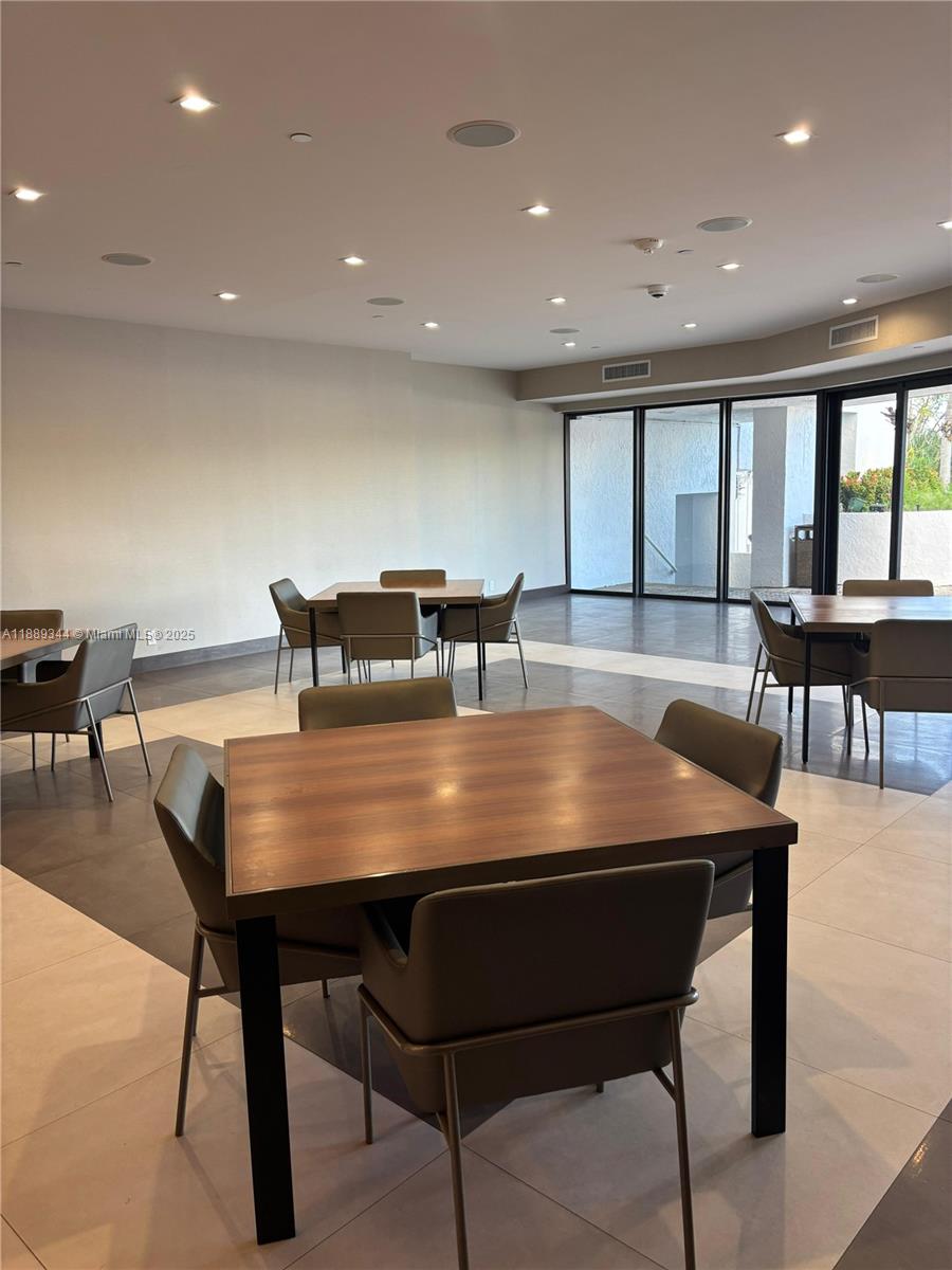 DELVISTA TOWERS CONDO TOW - Residential