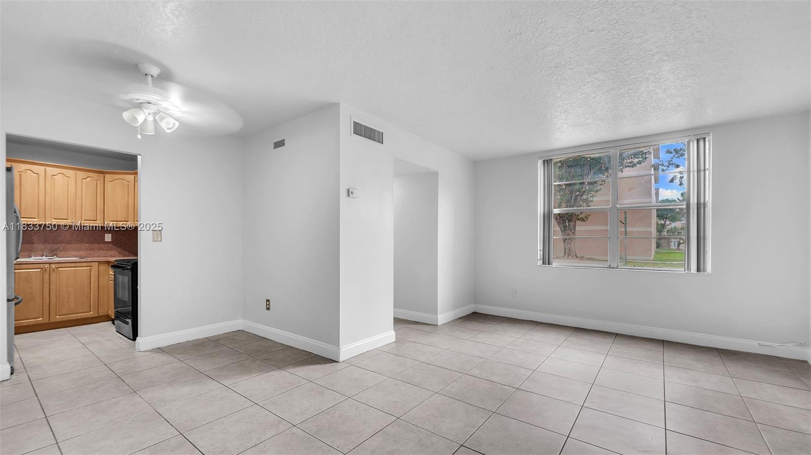 1825 W 56th St 111