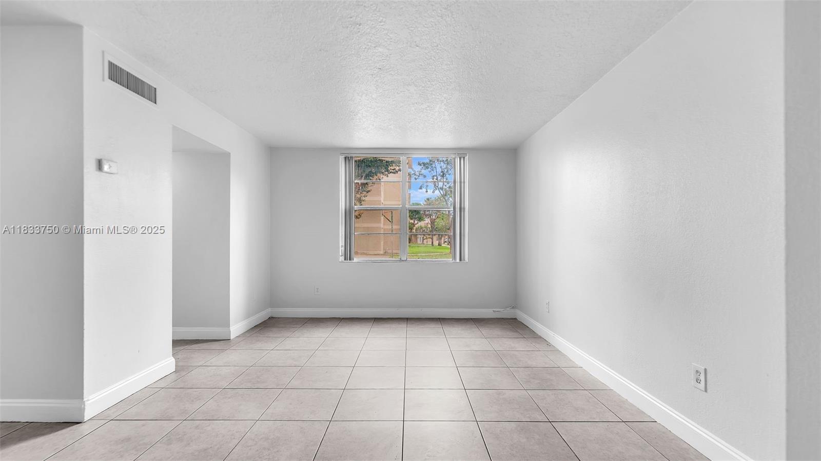 1825 W 56th St 111