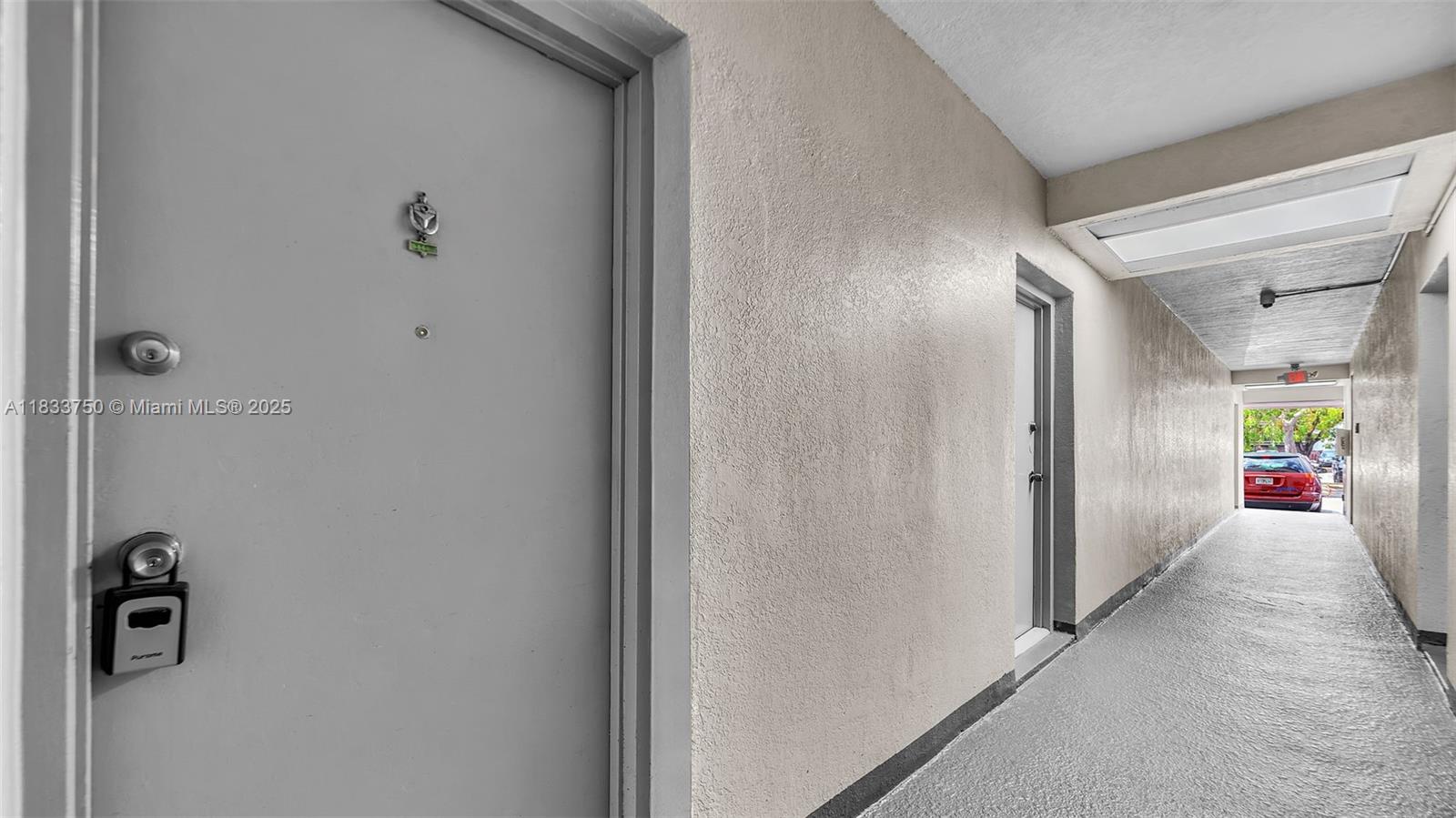 1825 W 56th St 111