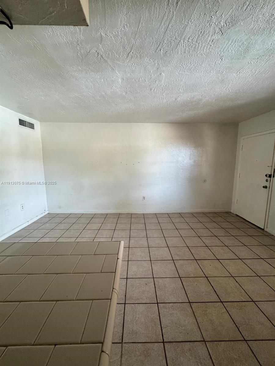 THE KENSINGTON CONDO - Residential Lease