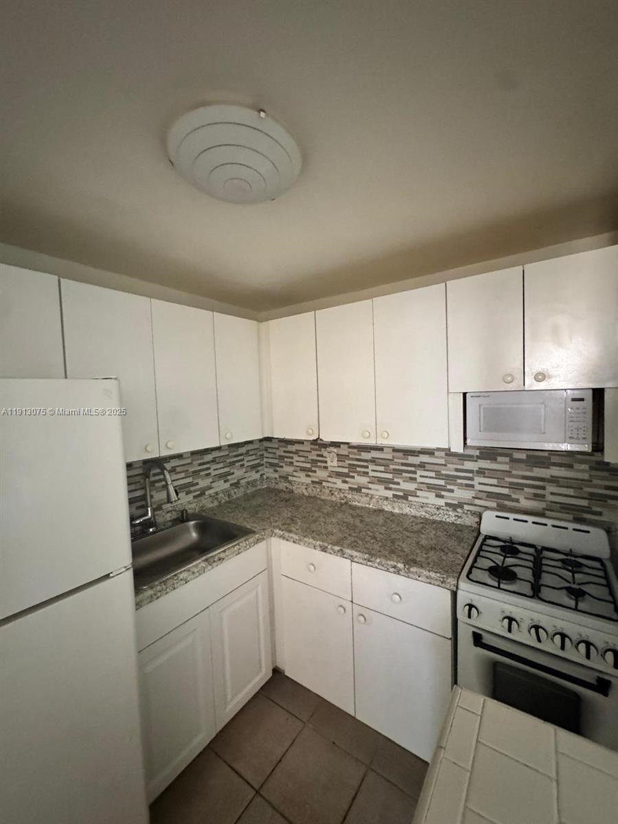 THE KENSINGTON CONDO - Residential Lease