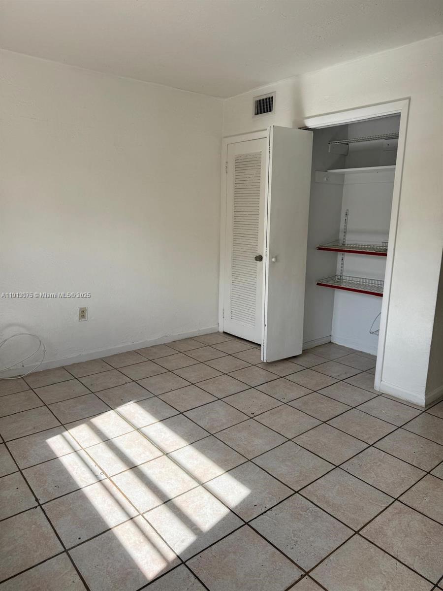 THE KENSINGTON CONDO - Residential Lease