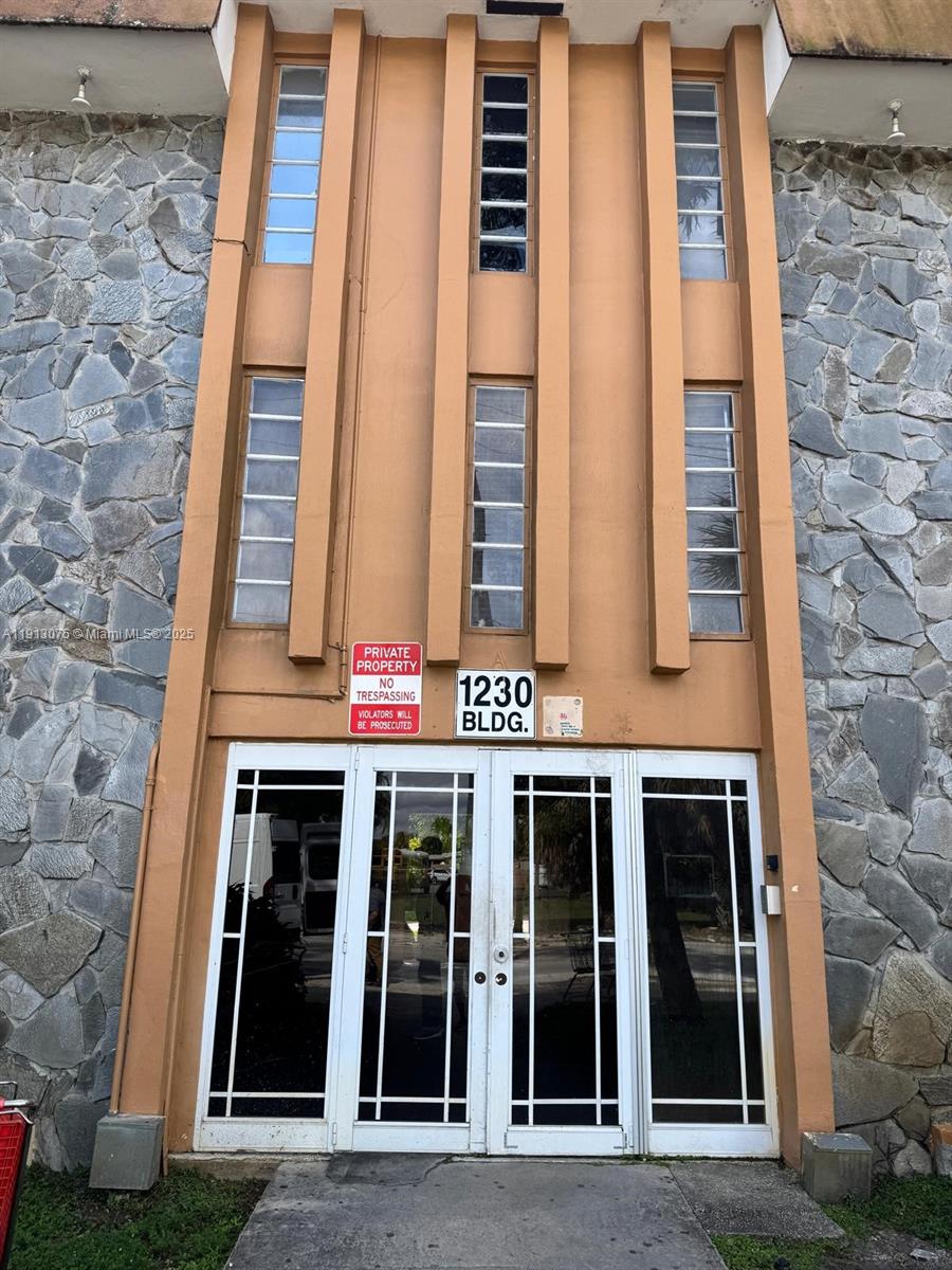 THE KENSINGTON CONDO - Residential Lease