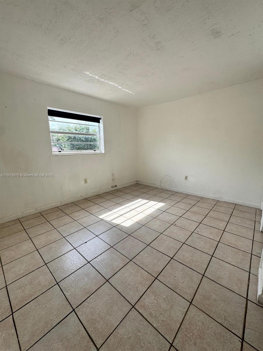 THE KENSINGTON CONDO - Residential Lease