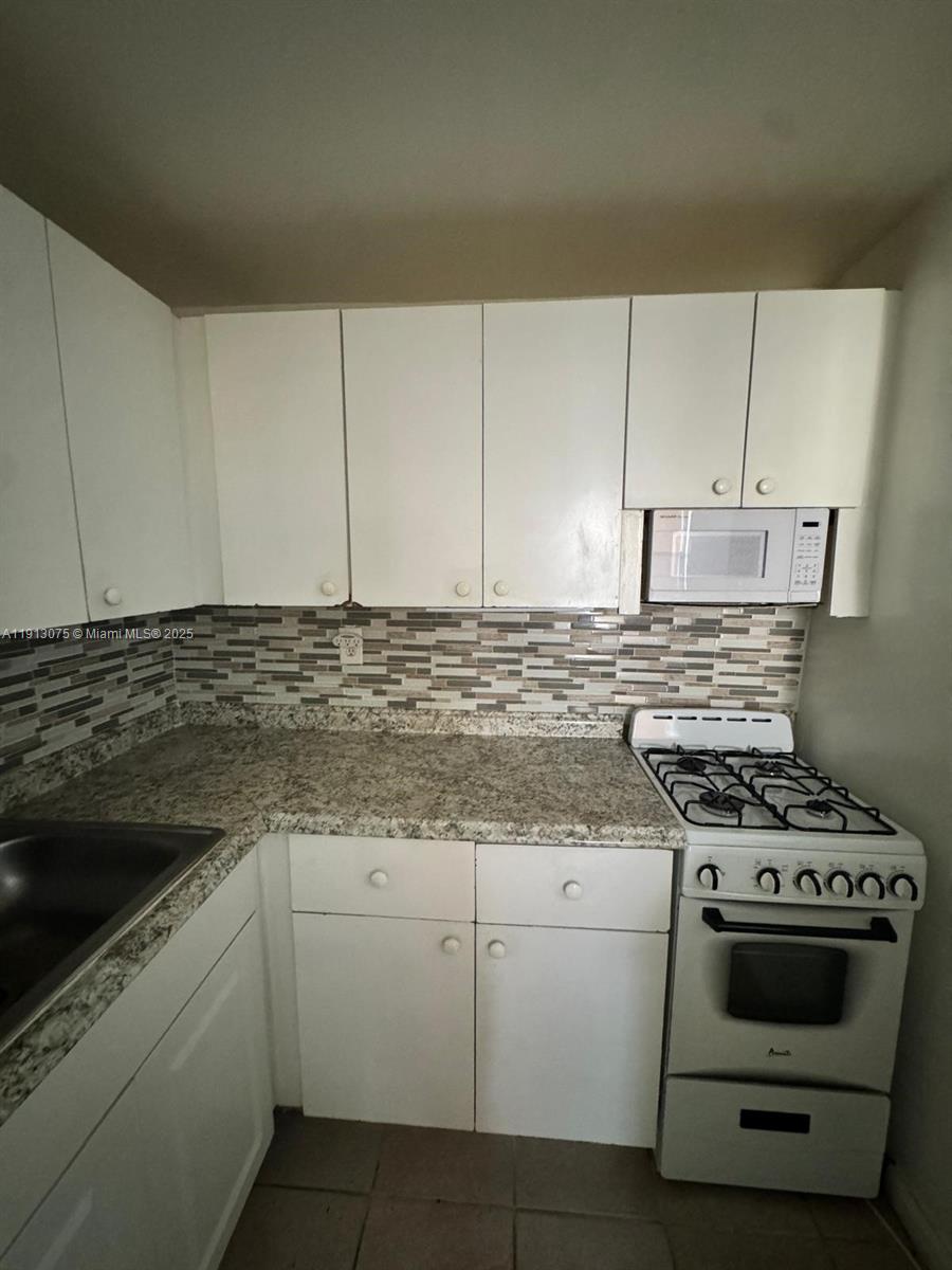 THE KENSINGTON CONDO - Residential Lease