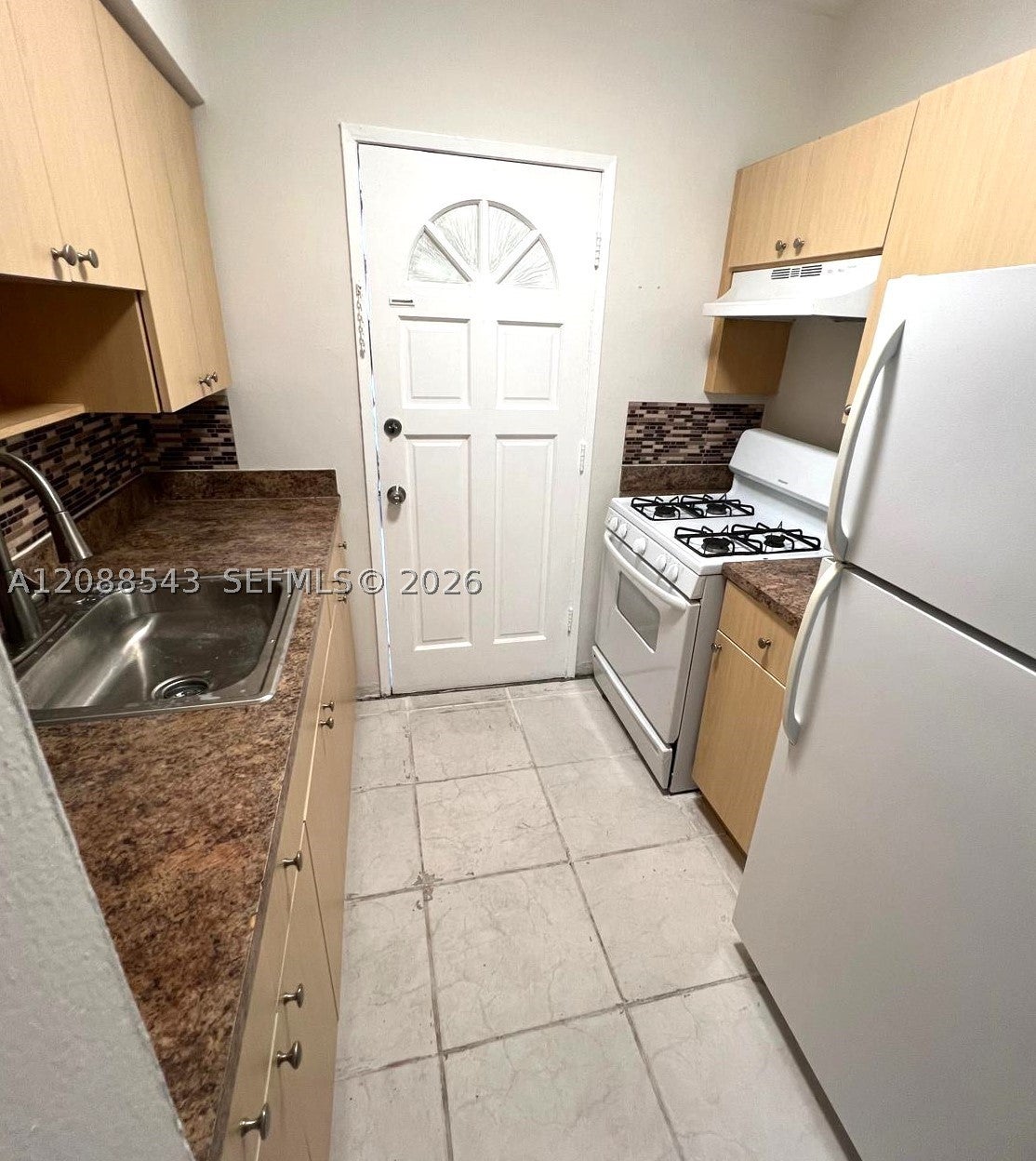 8271 Crespi Blvd 2