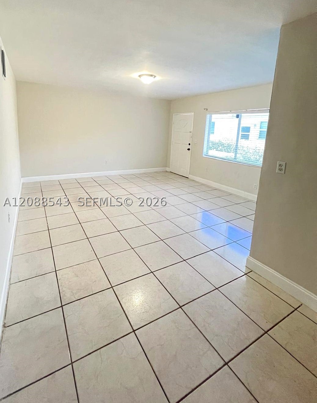8271 Crespi Blvd 2