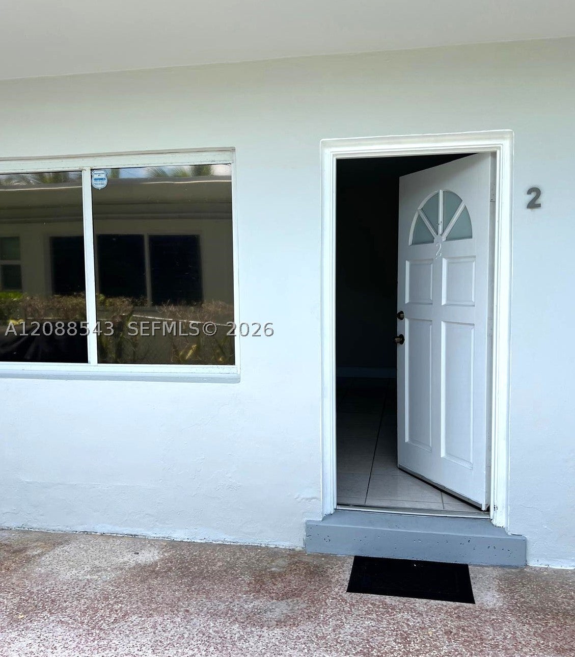 8271 Crespi Blvd 2