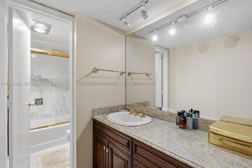 VENETIAN - Residential