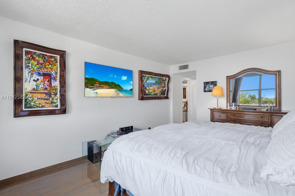 VENETIAN - Residential