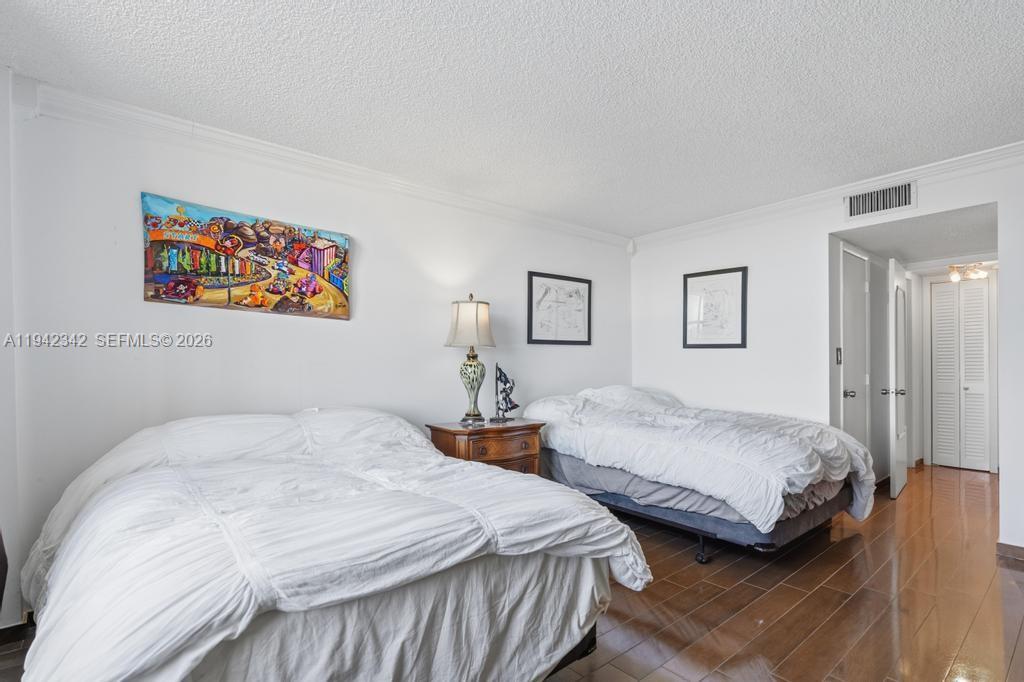 VENETIAN - Residential