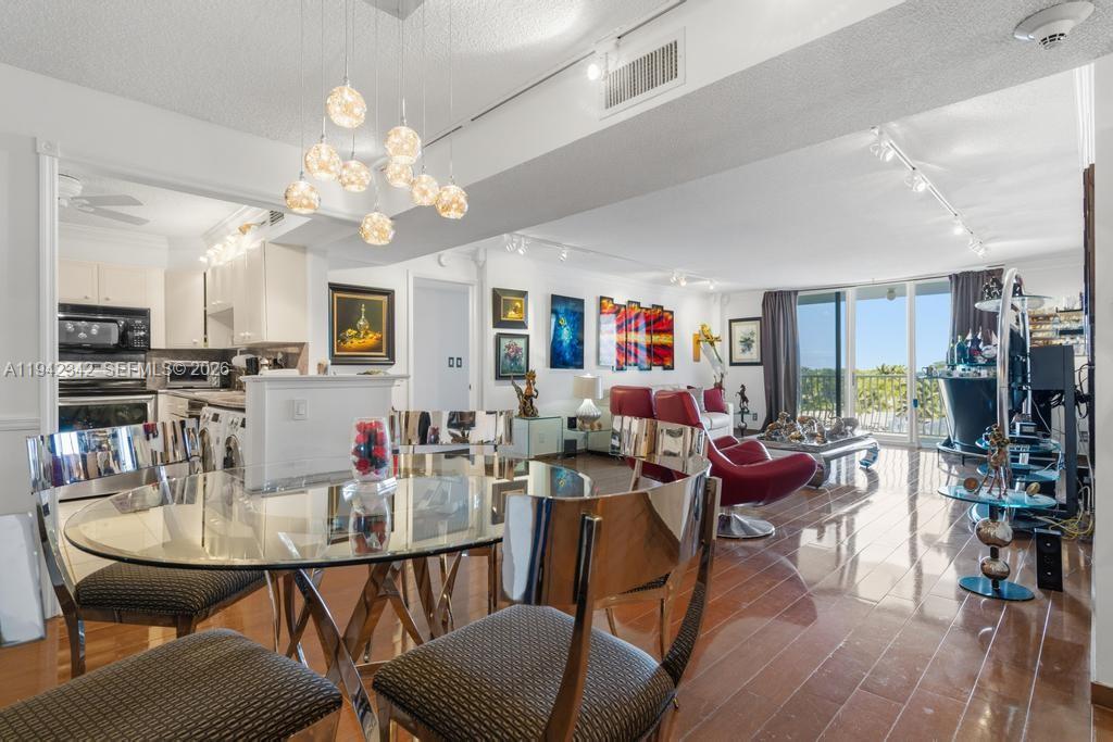 VENETIAN - Residential