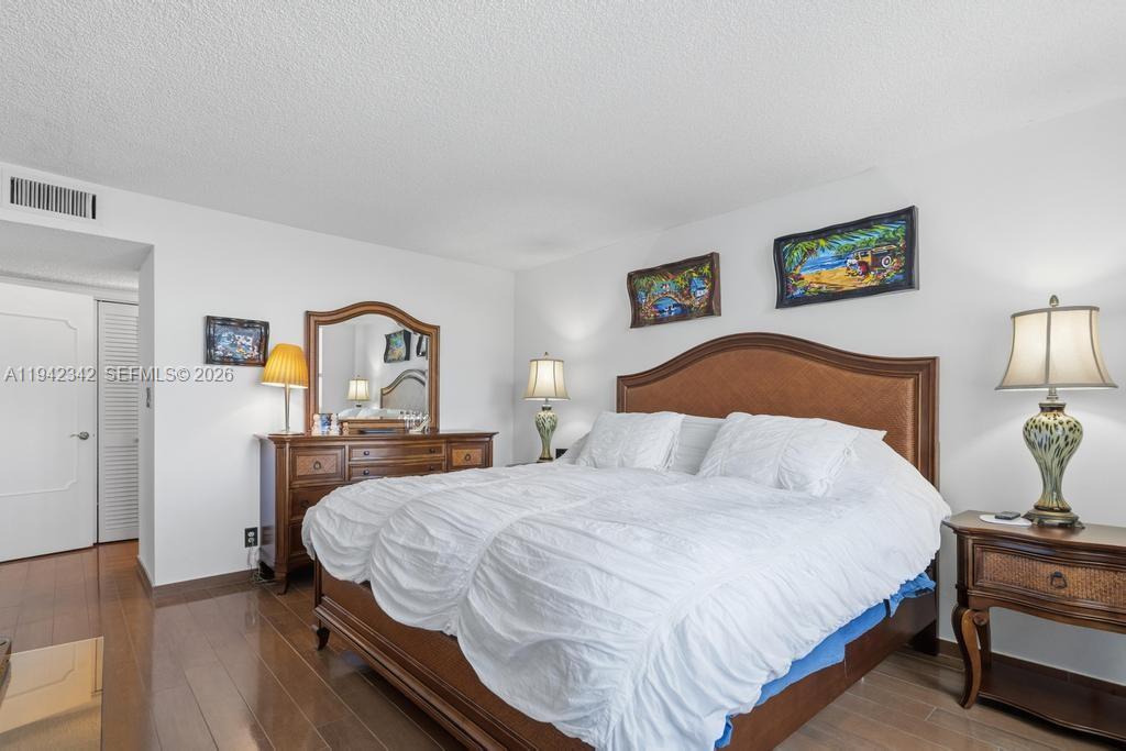 VENETIAN - Residential