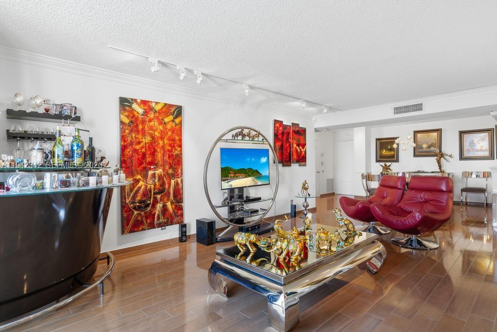 VENETIAN - Residential