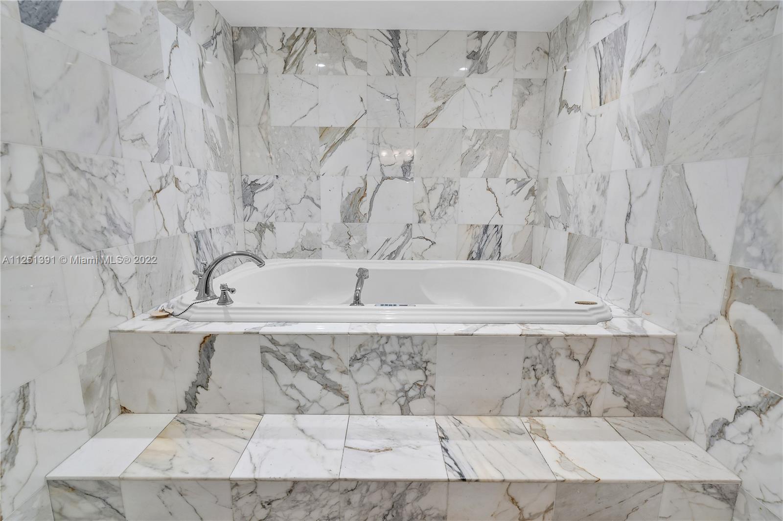 KEY COLONY NO 4 CONDO - Residential Lease