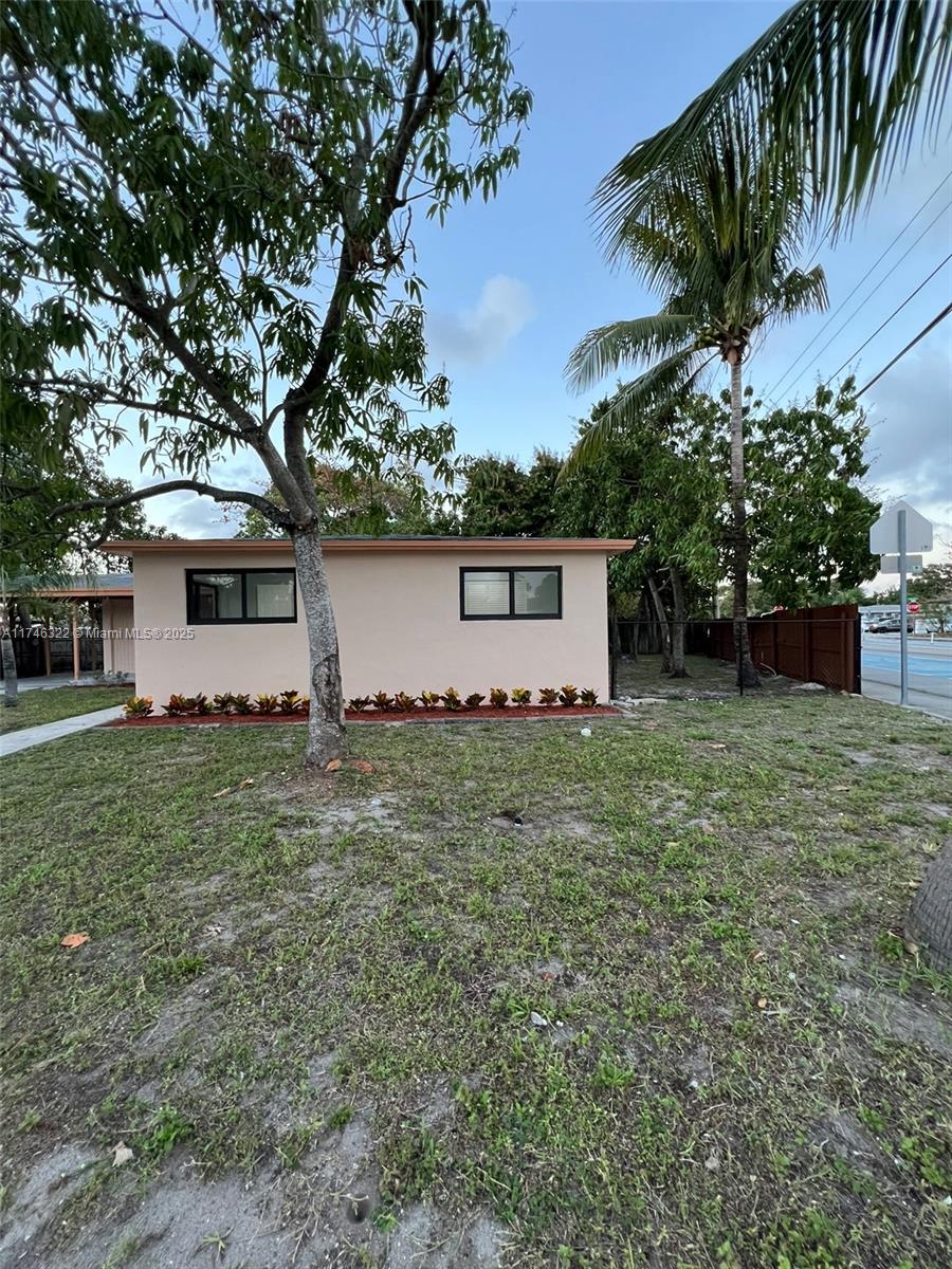 285 NE 43rd St