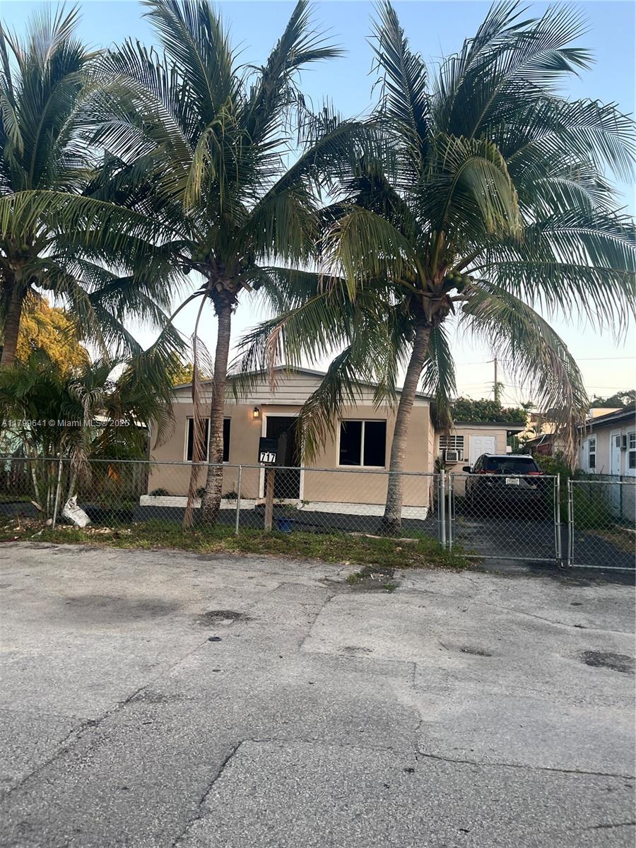 Property for Sale at 717 Nw 1st St, Hallandale Beach, Broward County, Florida - Bedrooms: 2 
Bathrooms: 1  - $349,900