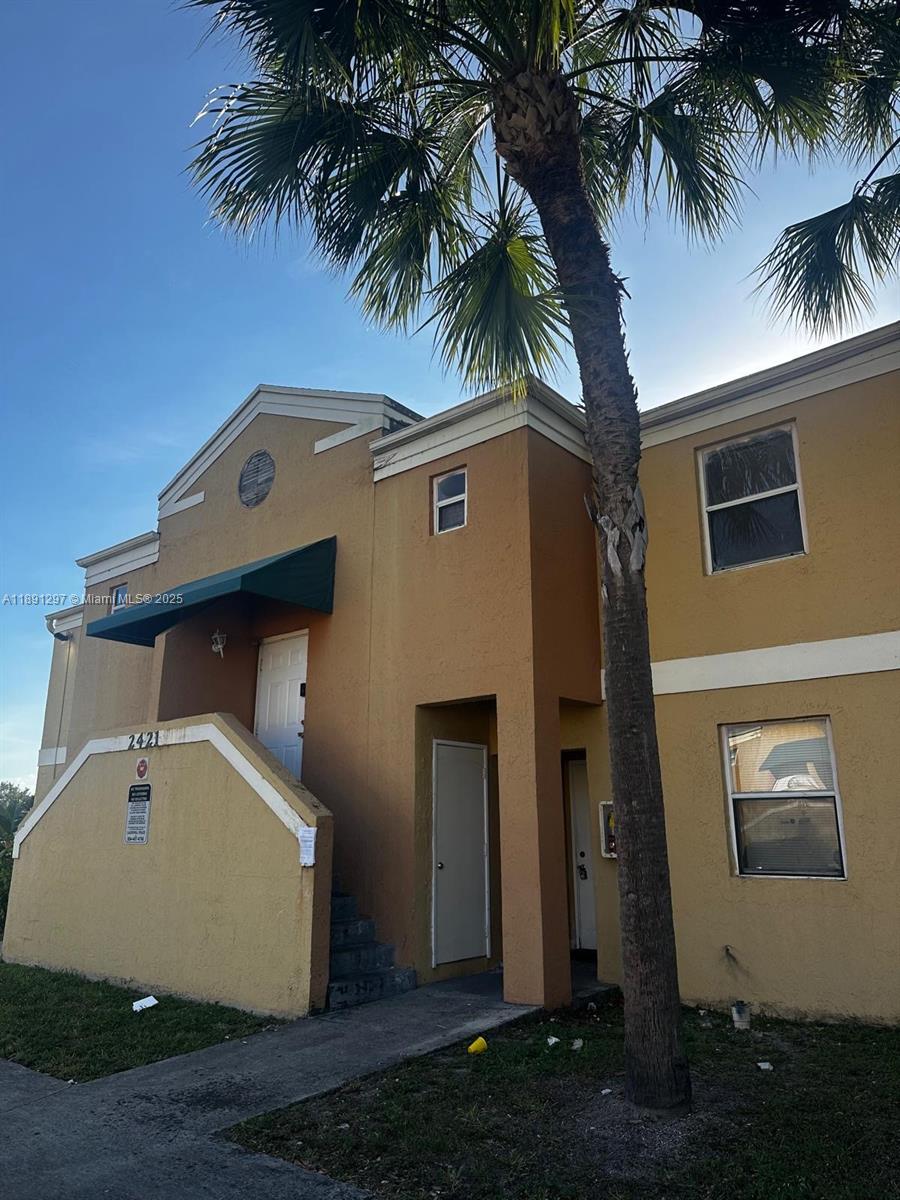 VILLAS AT CIRCLES EDGE CO - Residential