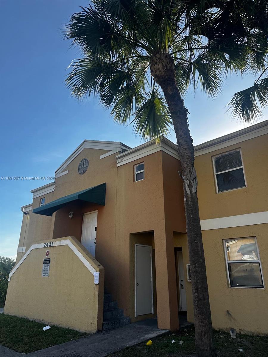VILLAS AT CIRCLES EDGE CO - Residential