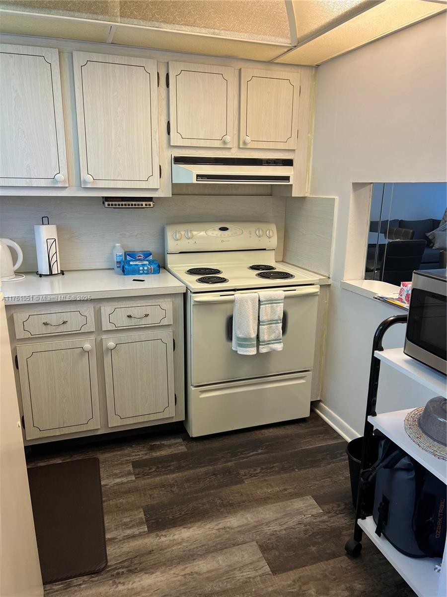View photos, virtual tours, details... 8881 Sunrise Lakes Blvd 108