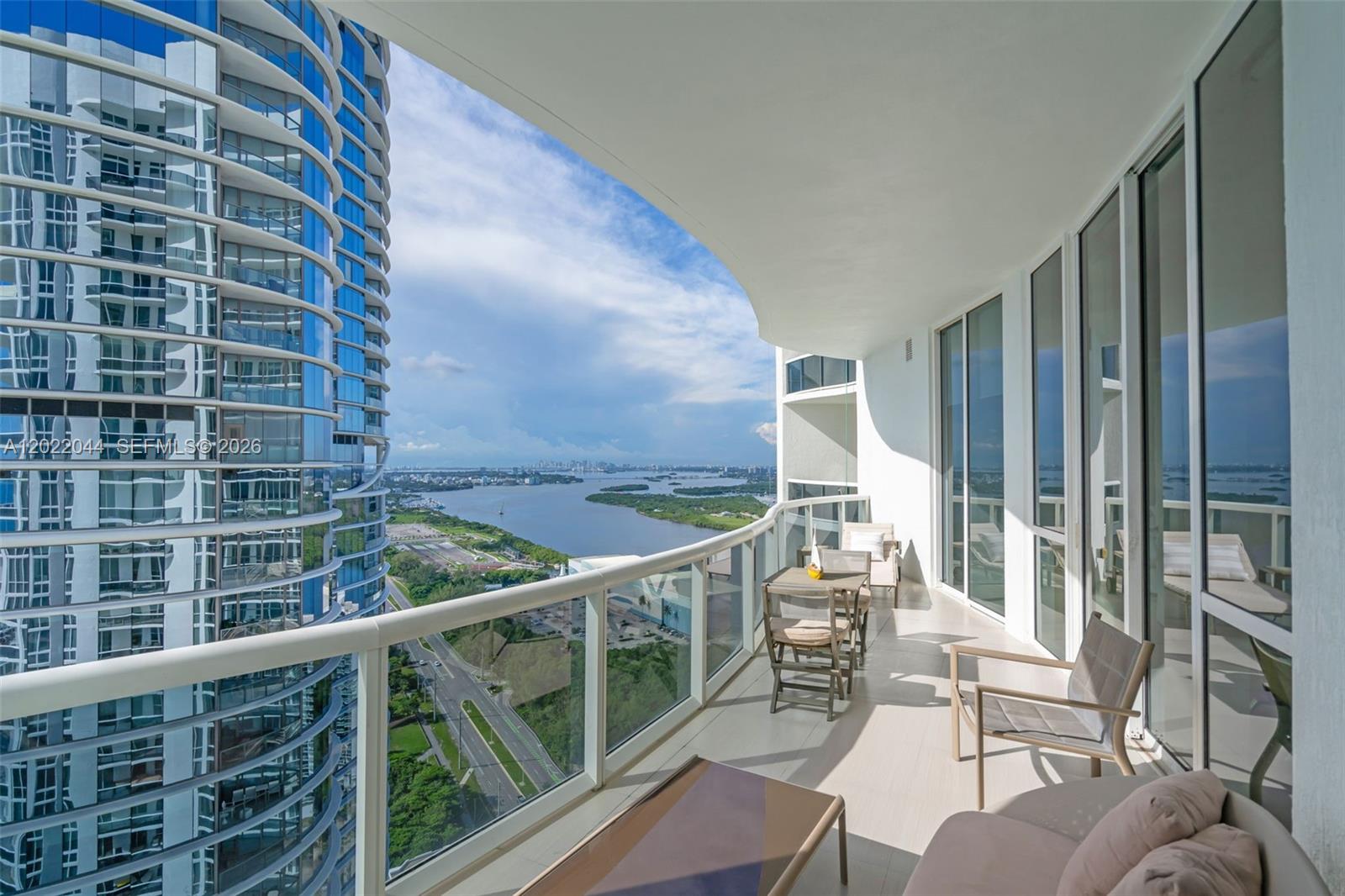 15811 Collins Ave 3407