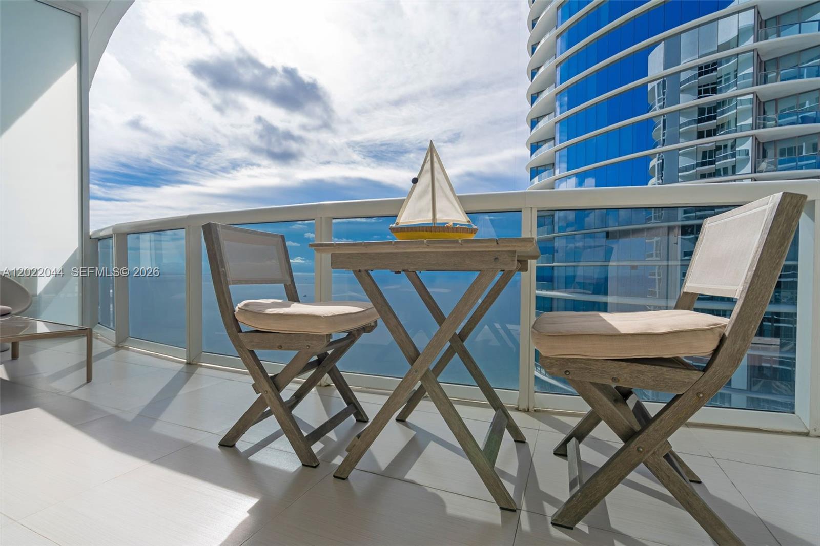 15811 Collins Ave 3407