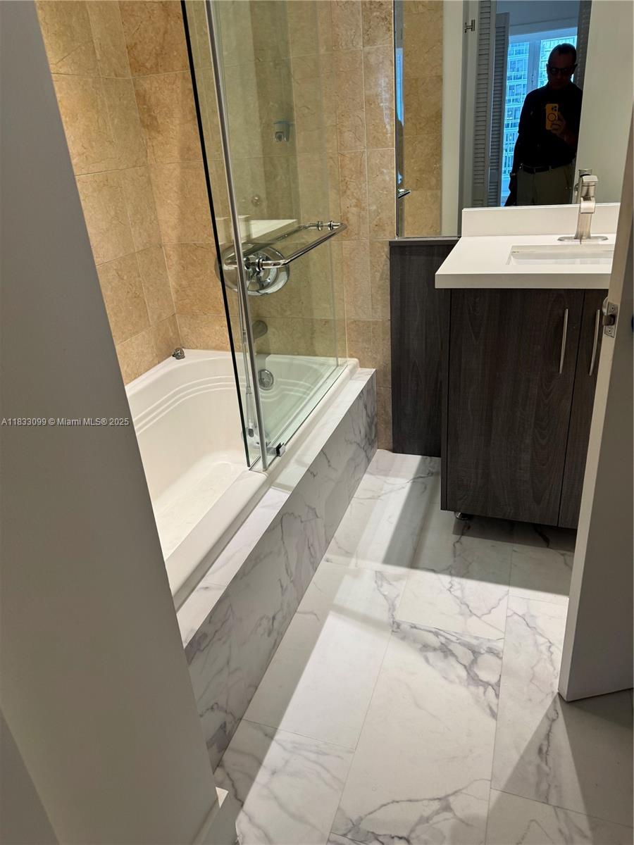 COURTS BRICKELL KEY CONDO - Residential Lease