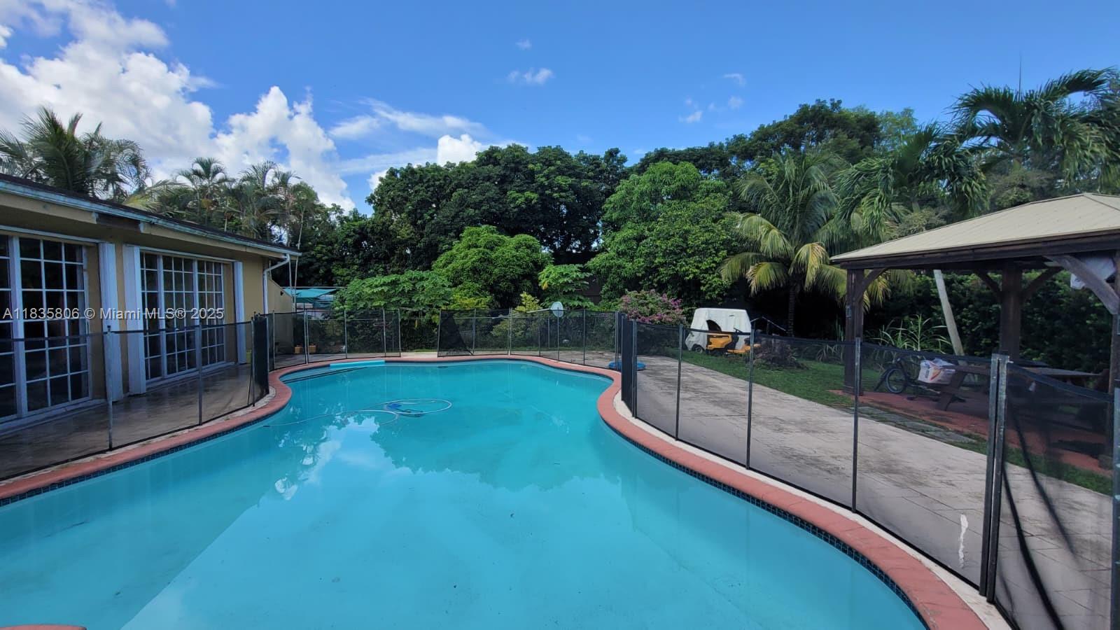 IVANHOE ESTATES - Residential