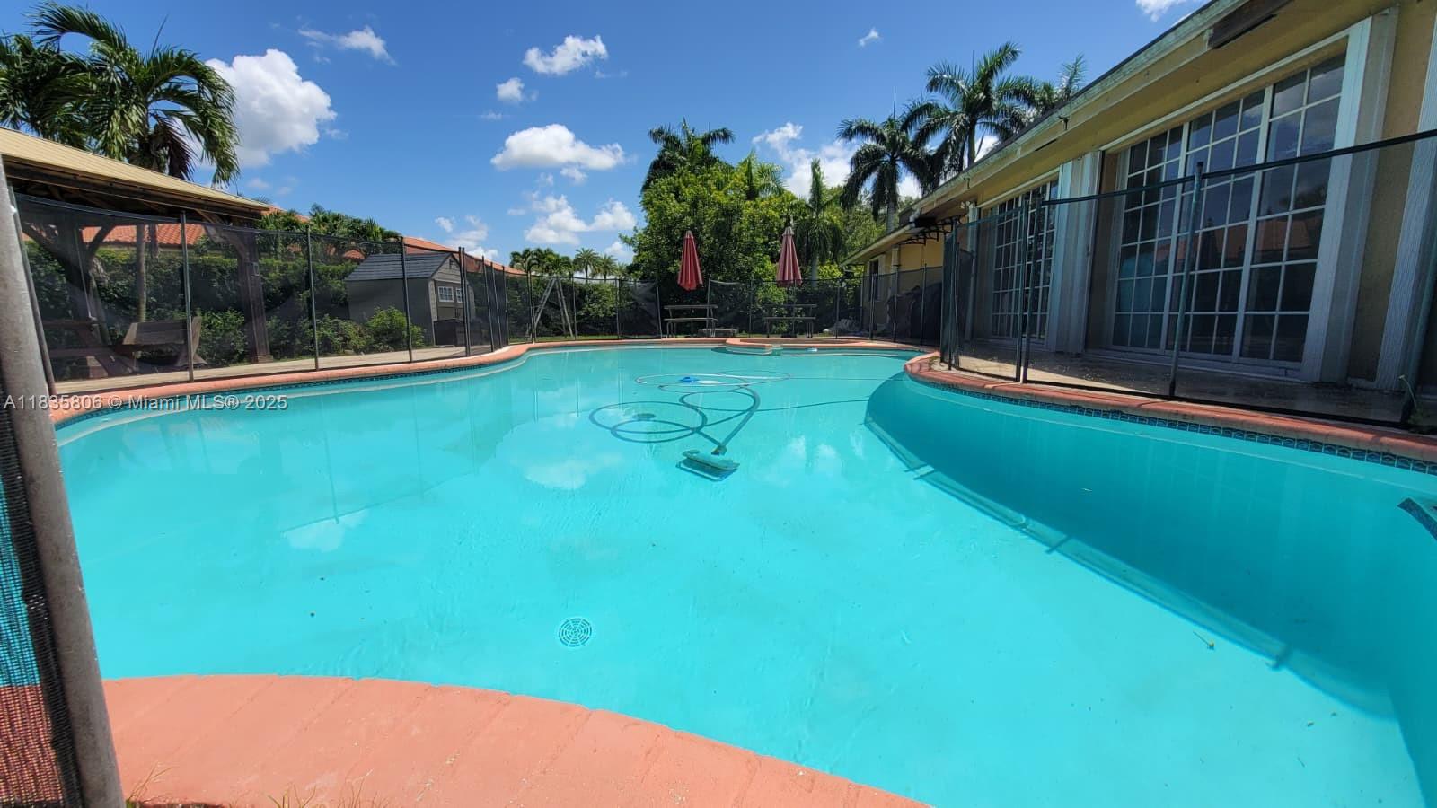 IVANHOE ESTATES - Residential