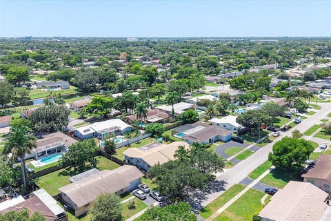 Tiny photo for 7220 NW 10th Pl, Plantation, FL 33313 (MLS # A12076757)