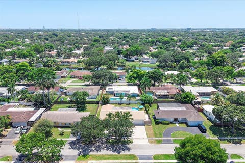 Tiny photo for 7220 NW 10th Pl, Plantation, FL 33313 (MLS # A12076757)