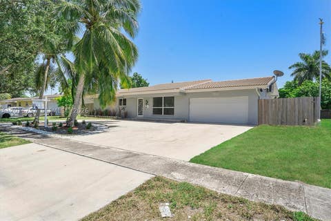 Tiny photo for 7220 NW 10th Pl, Plantation, FL 33313 (MLS # A12076757)