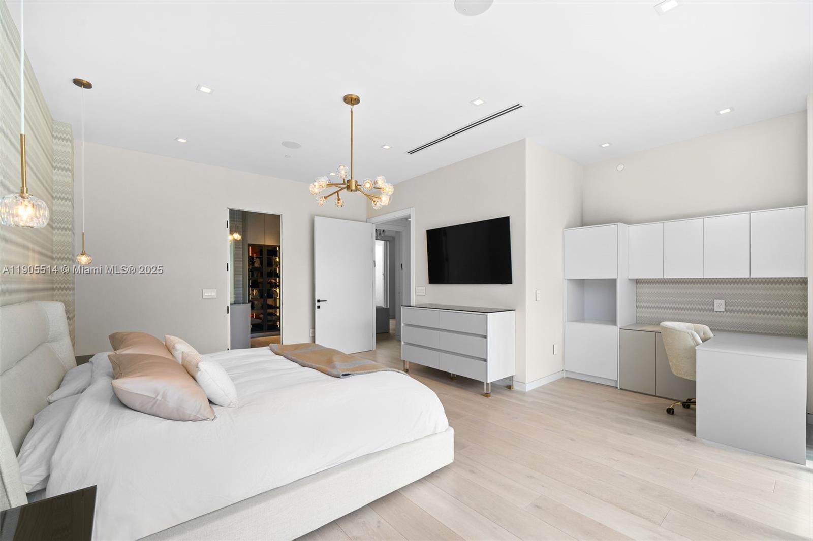 OCEANIA V CONDO - Residential