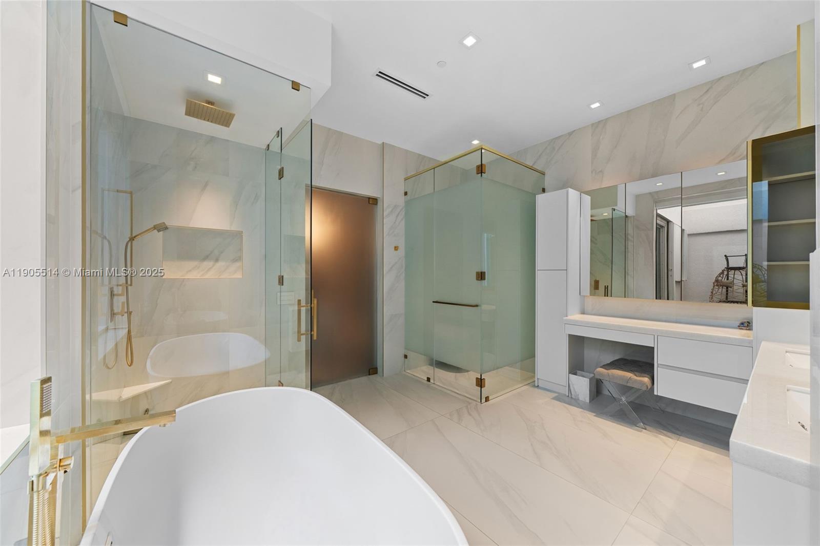 OCEANIA V CONDO - Residential