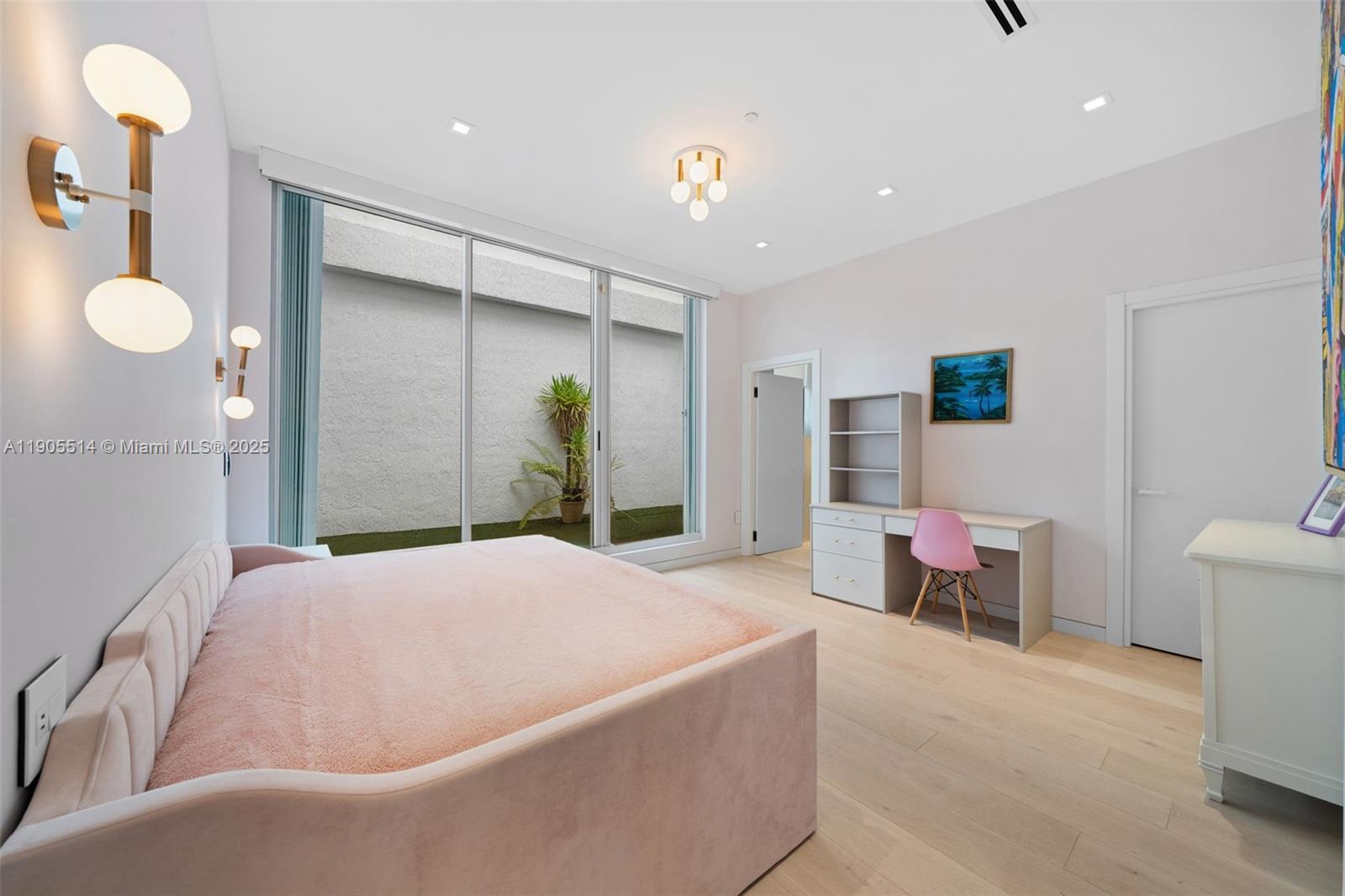 OCEANIA V CONDO - Residential