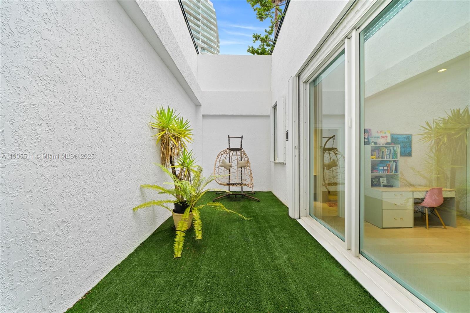 OCEANIA V CONDO - Residential