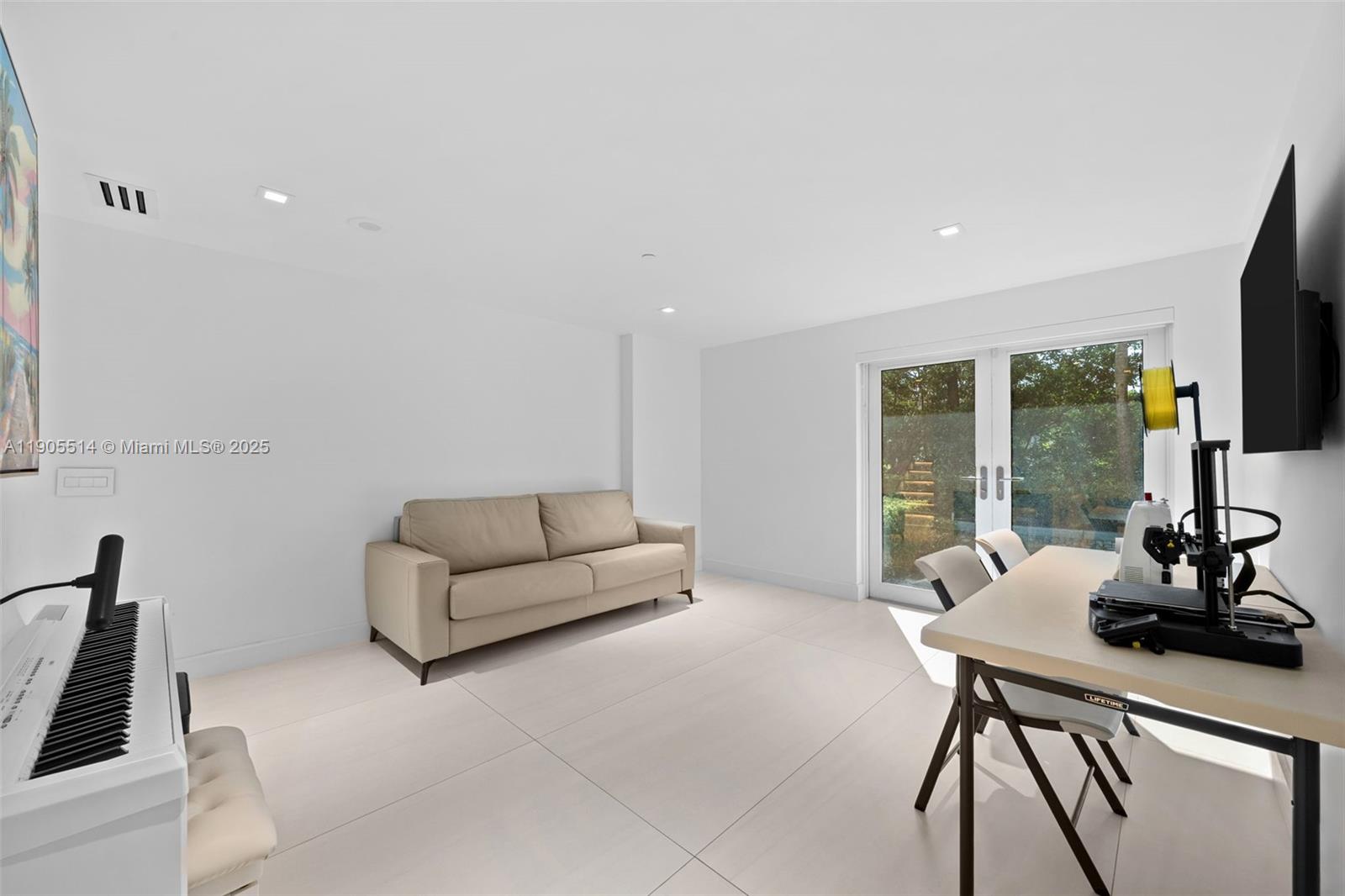 OCEANIA V CONDO - Residential