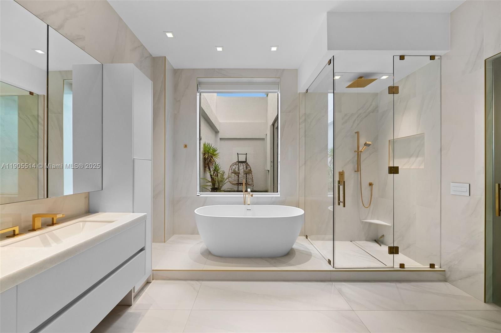 OCEANIA V CONDO - Residential