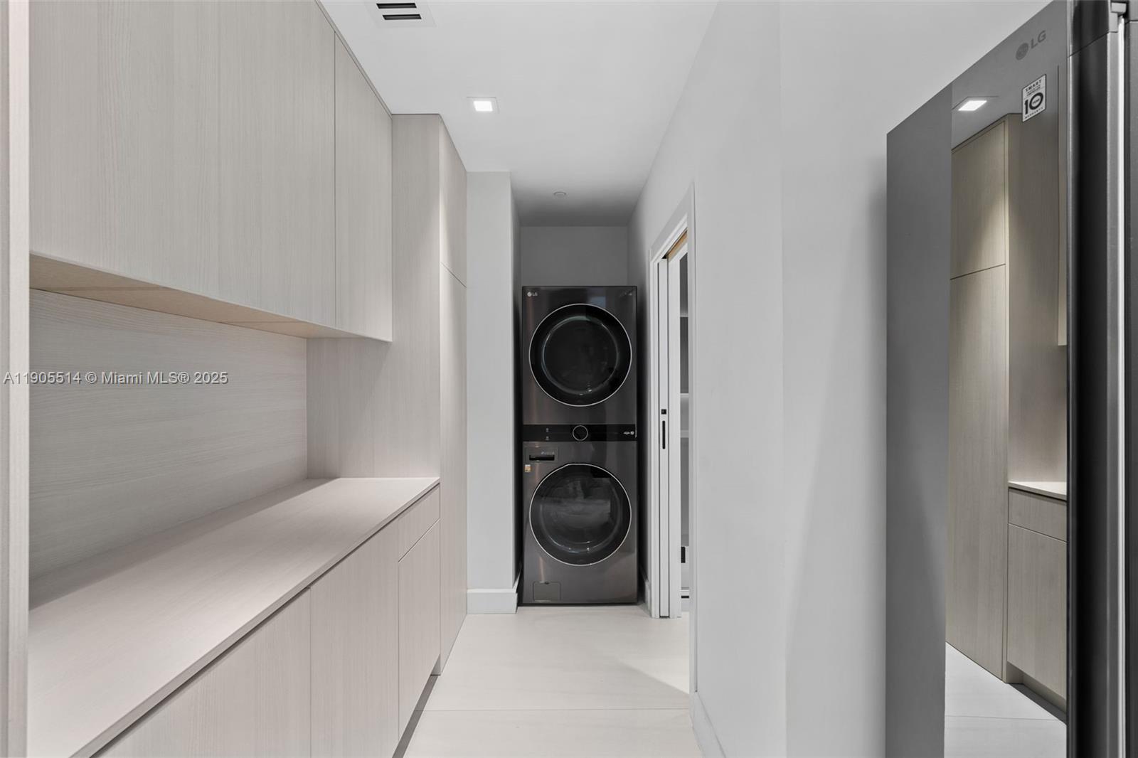 OCEANIA V CONDO - Residential